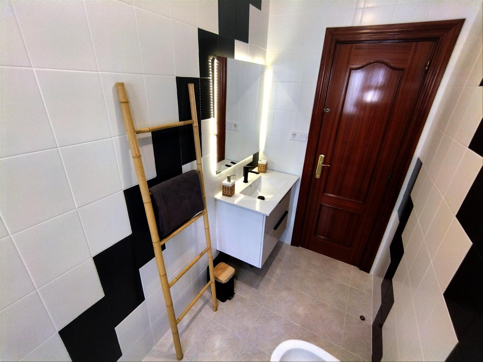 Habitaciones En Apartamento Compartido W Host Аликанте Екстериор снимка