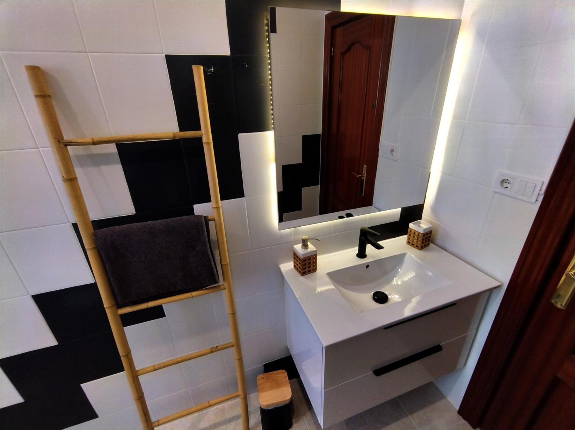Habitaciones En Apartamento Compartido W Host Аликанте Екстериор снимка