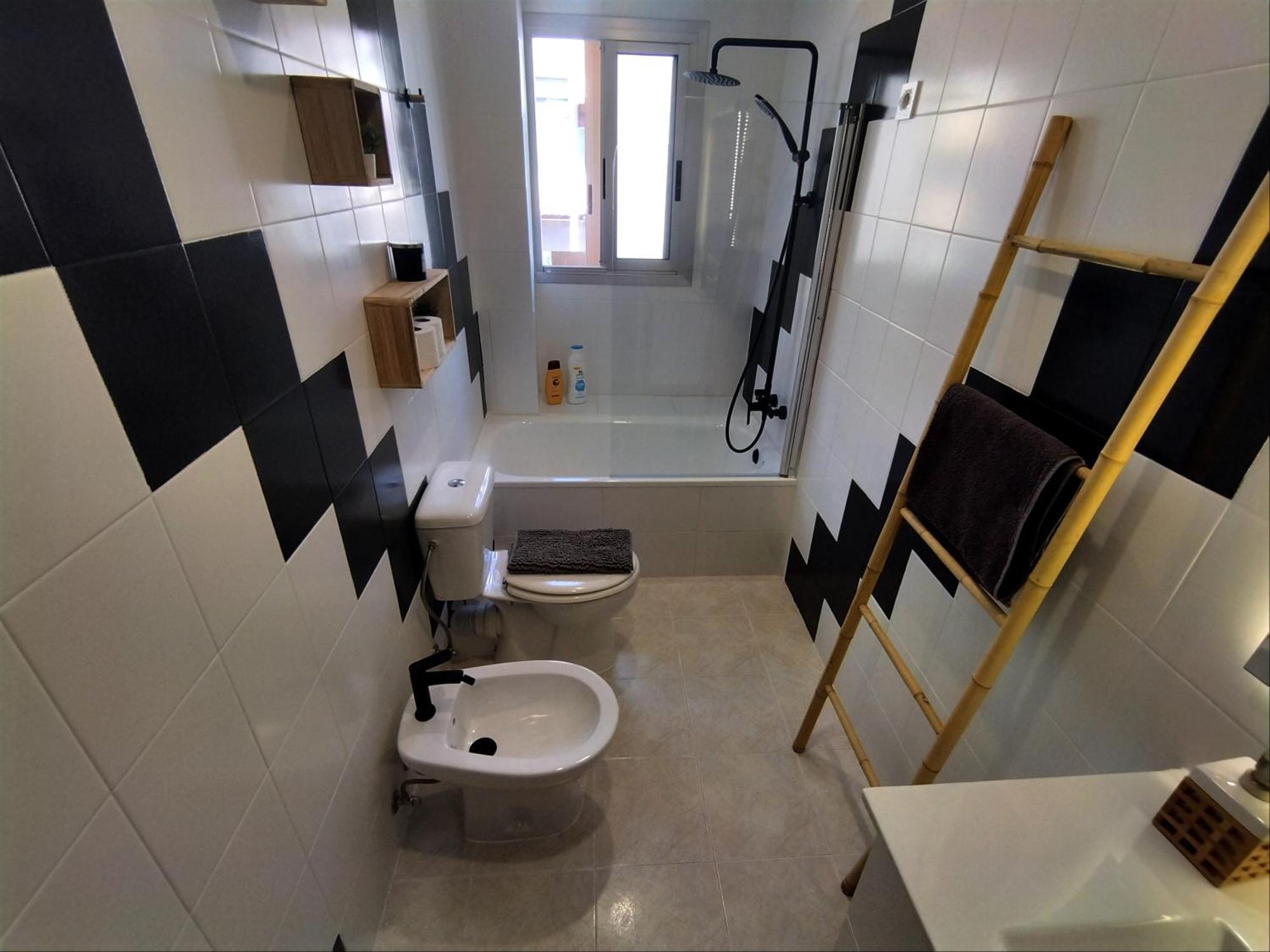 Habitaciones En Apartamento Compartido W Host Аликанте Екстериор снимка